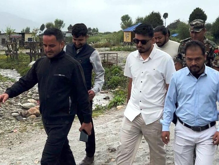 ढोरपाटन पुग्ने सडक स्तरोन्नतिलाई प्राथमिकता, छिट्टै कालोपत्रका लागि ठेक्का लगाउने मन्त्री लम्सालको प्रतिबद्धता