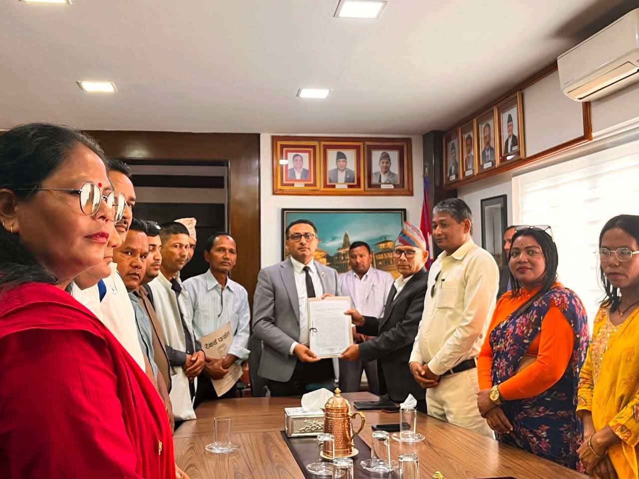 कैलालीको पृथ्वीपुर छोटी भन्सार पुनःसञ्चालनको माग, अर्थमन्त्री वाग्लेलाई ज्ञापनपत्र