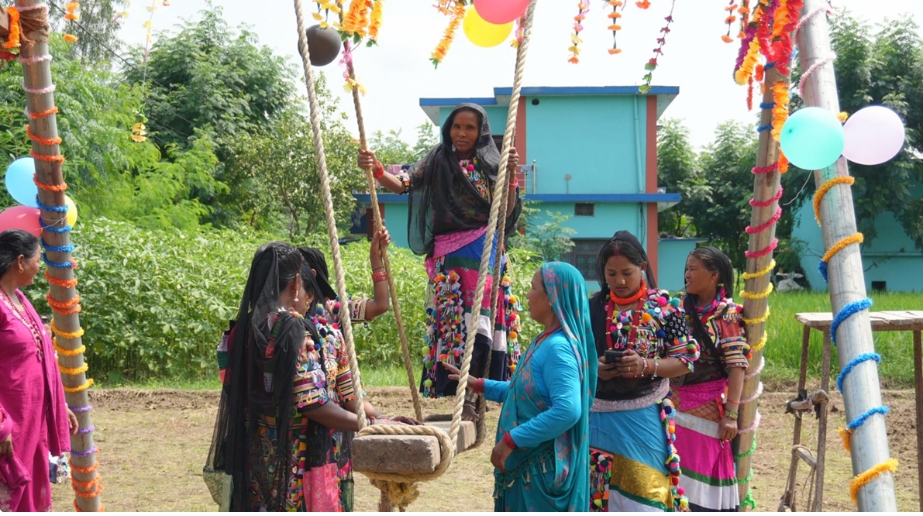 दाजुभाइको दीर्घायुको कामना गर्दै मनाए रानाथारू महिलाले तिज
