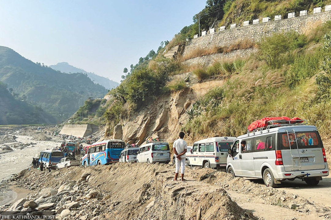 वर्षाको वितण्डा : कहाँ-कहाँ सडकअवरुद्ध?