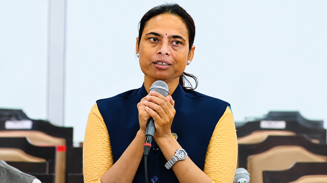 ‘मन्त्रीलाई हेलिकप्टर, जनतालाई स्ट्रेचर छैन’ [भिडियाे]