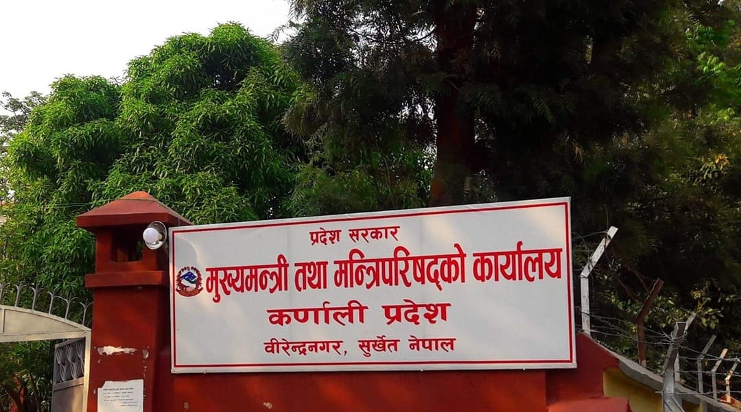 कर्णाली प्रदेशले बाढीपिडितलाई दुई कराेड सहयाेग गर्ने