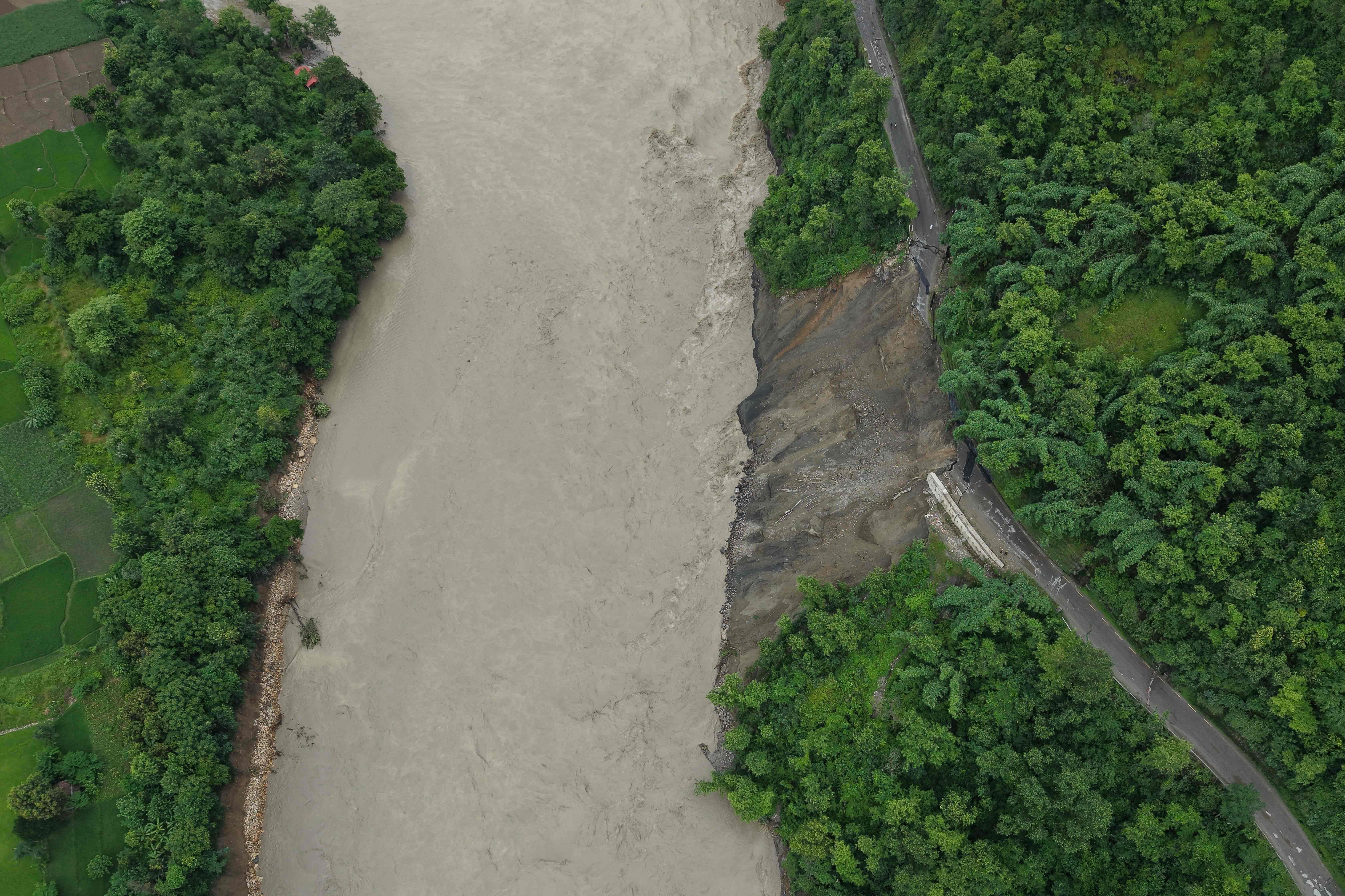 भोटेकोशी बाढी : रसुवामा ४१ किलोमिटर सडक र आठ जलविद्युत् आयोजनामा पूर्ण क्षति