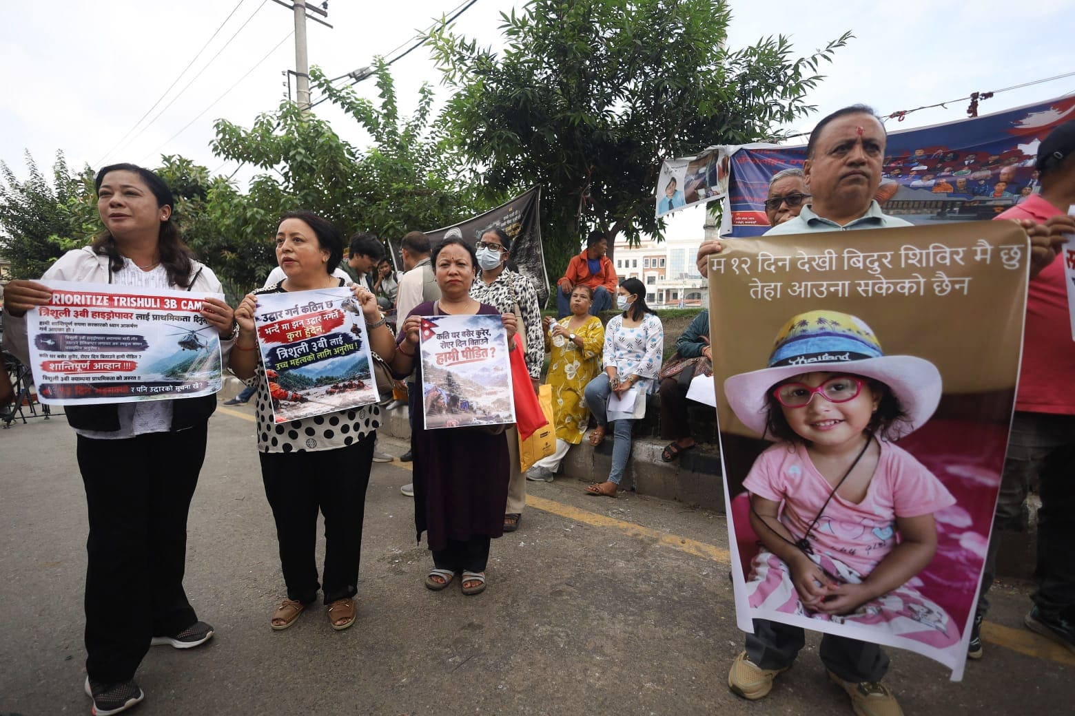 माइतीघरमा बाढीपीडित परिवारको आक्रन्दन (तस्वीरहरू)