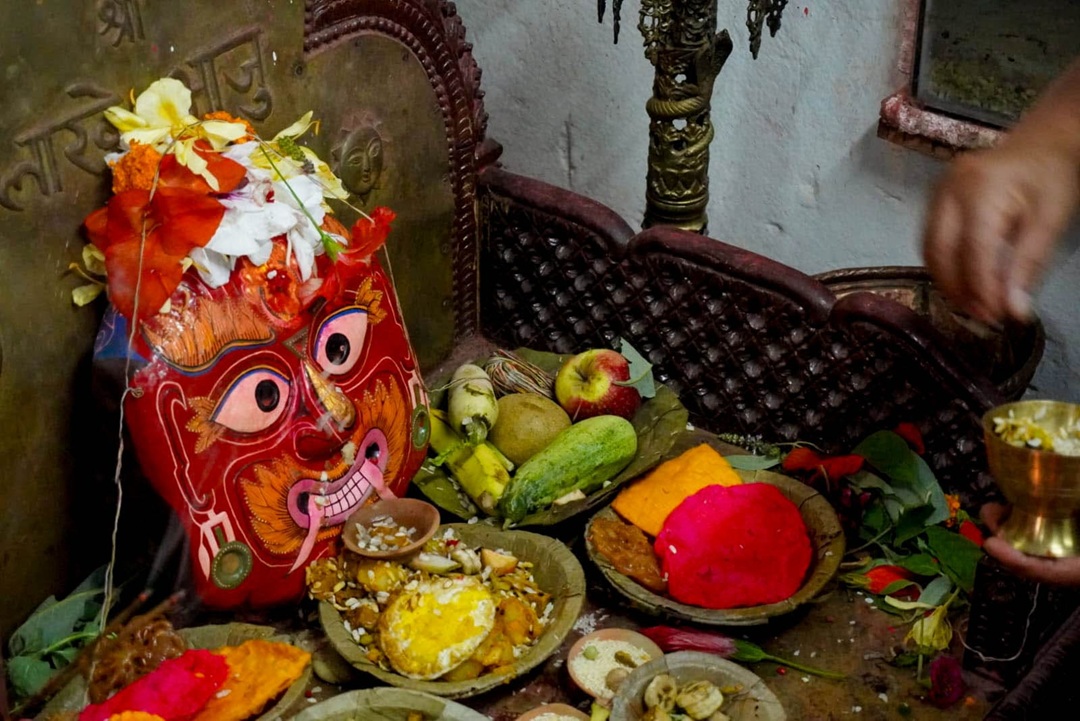 इन्द्रजात्राको तयारी : मजिपा लाखे आजु र झ्यालिन्चाको मुखौटा निकालियो (तस्वीरहरू)