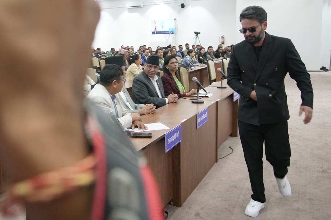 रवि बोल्ने बेला संसद पुगेका बालेन, रविसँगै बाहिरिए