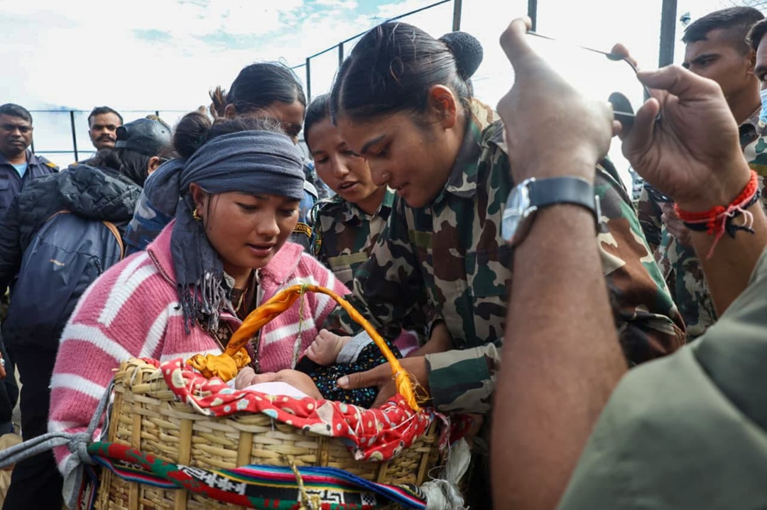दुई महिनाको बच्चा र परिवारको स्याफ्रुवेंशीबाट उद्धार, काठमाडौँ लगियो [तस्वीरहरू]