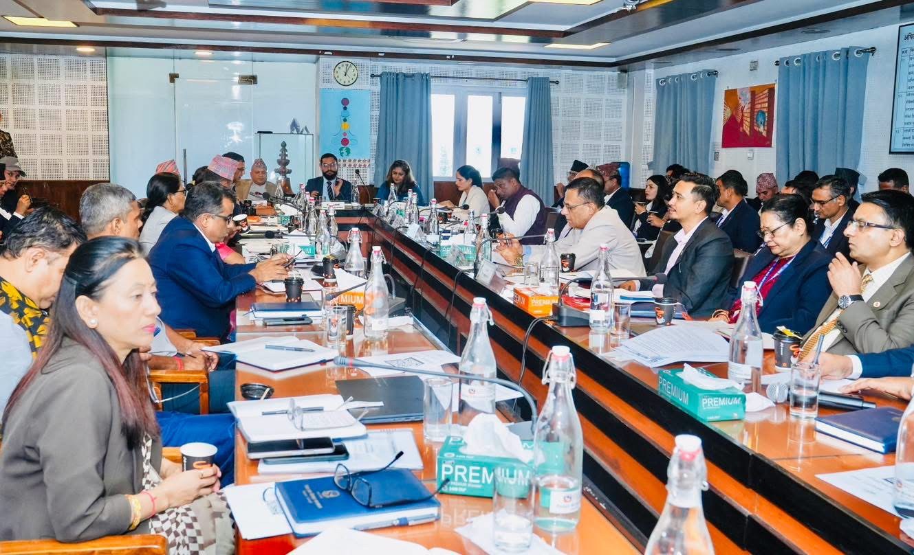 शिक्षामन्त्री पोखरेलद्वारा सातवटै प्रदेशका शिक्षा मन्त्रीसँग छलफल