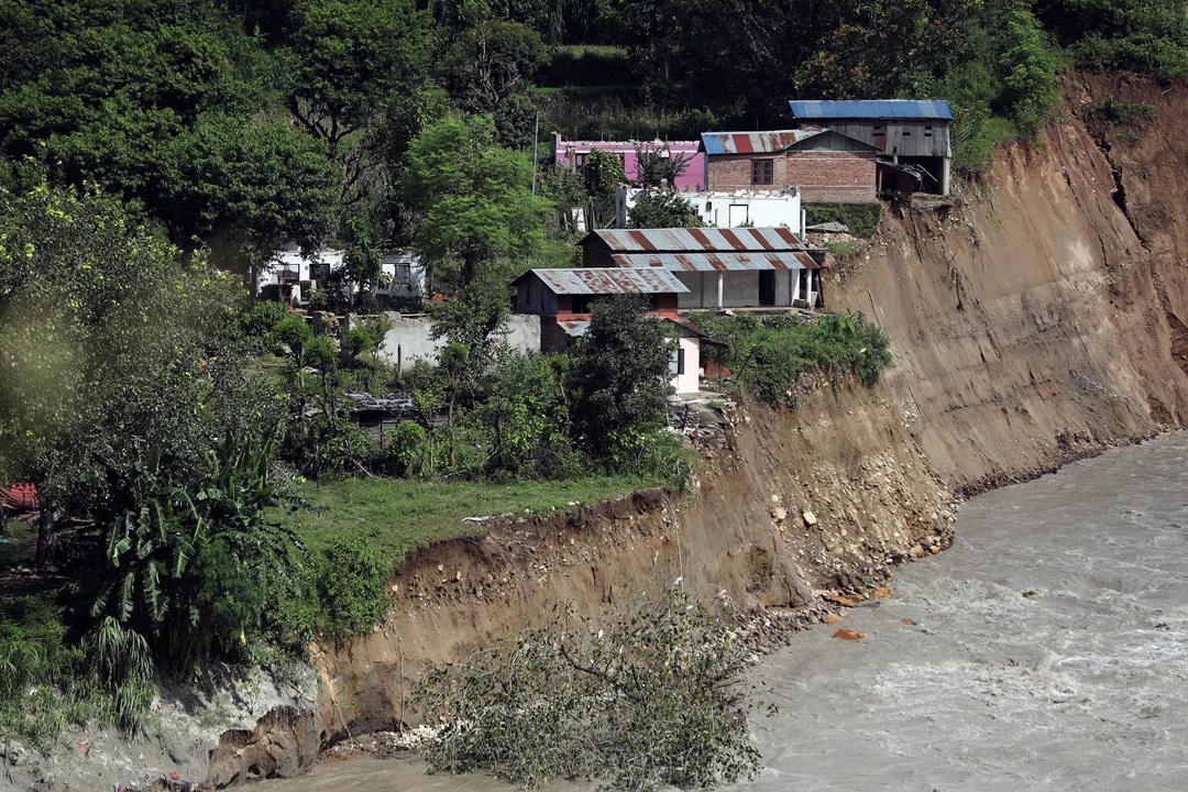 त्रिशूलीको कटानले तारुकाघाटमा त्रास [तस्वीरहरू]