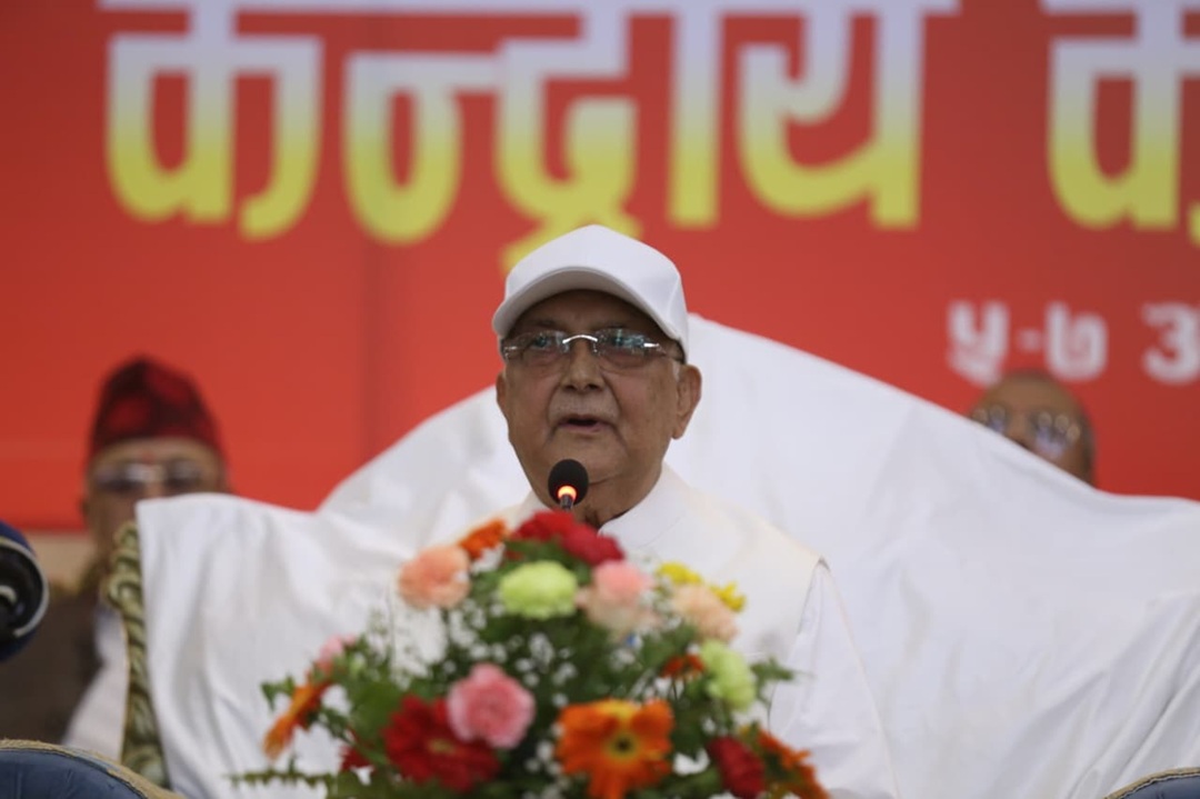 ओलीको चेतावनी : भ्रमको पछि नलाग्नू, पार्टीभित्रका कुरा मिडियामा नपोख्नू