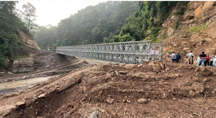 पुवाखोलामा बेलिब्रिज जडान सम्पन्न, इलाम–बिर्तामोड जोड्ने वैकल्पिक सडक खुल्यो