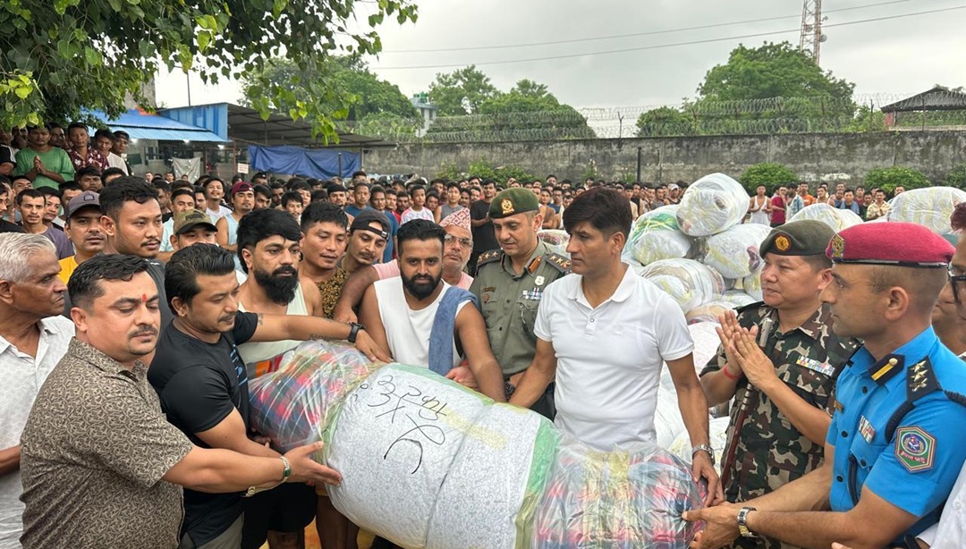 कैदीबन्दीले भोटेकोशी बाढीपीडितलाई सहयोग गरे