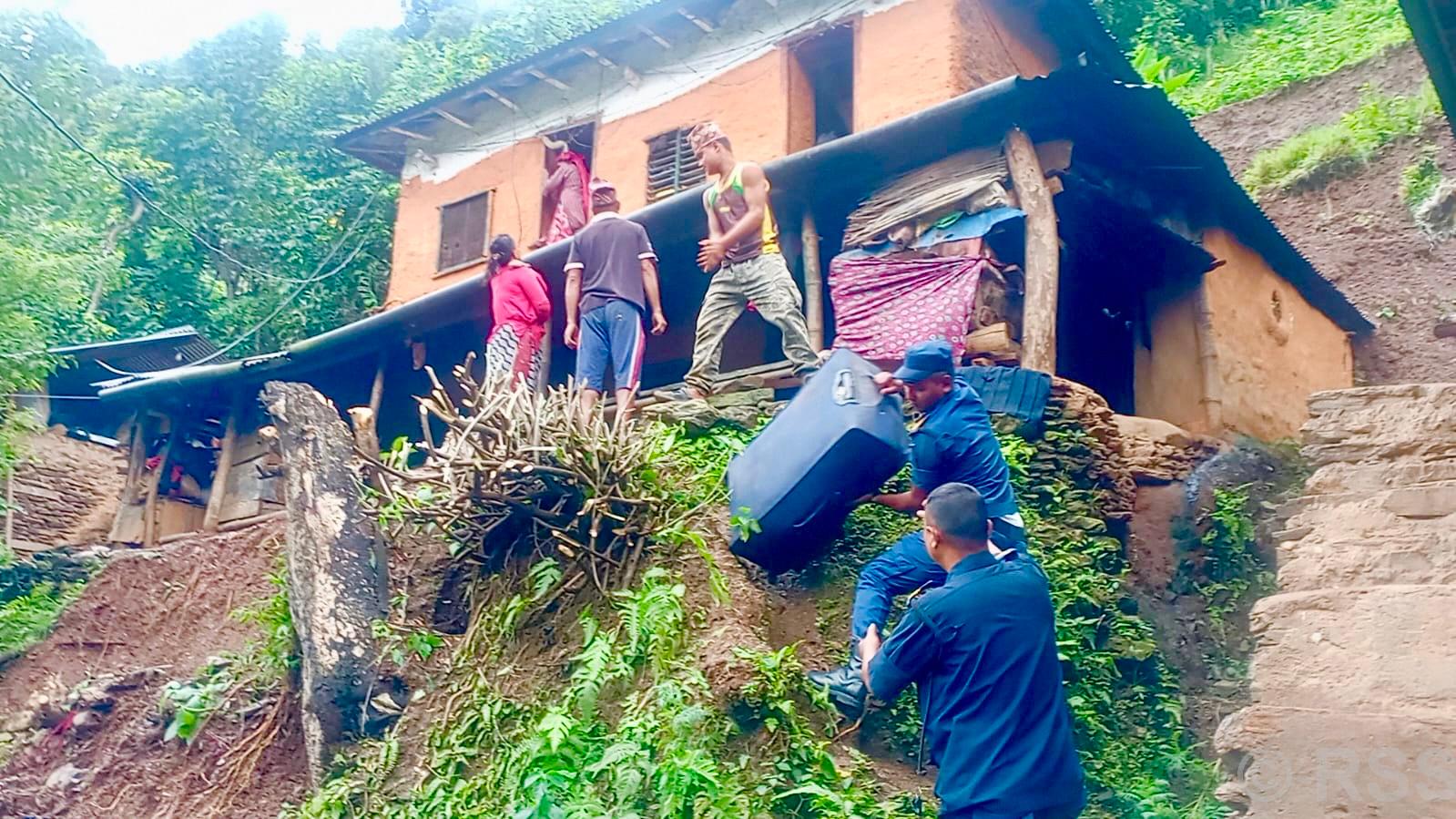 बाढी र पहिरोका कारण गुल्मीमा ११ परिवार विस्थापित