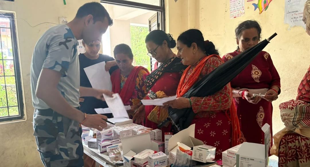 बाढीले औषधि बगाएपछि ज्येष्ठ नागरिकको उपचार थालियो