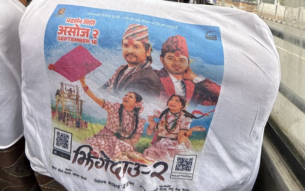 सार्वजनिक बसमै ‘झिंगे दाउ २’ को टिजरदेखि टिकट बुकिङसम्म