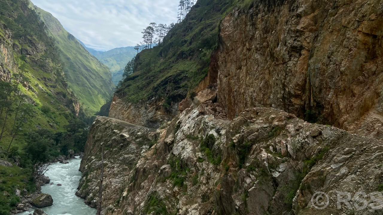 कर्णाली करिडोर : छारेभिरको पहिरो पन्छाउन सकस