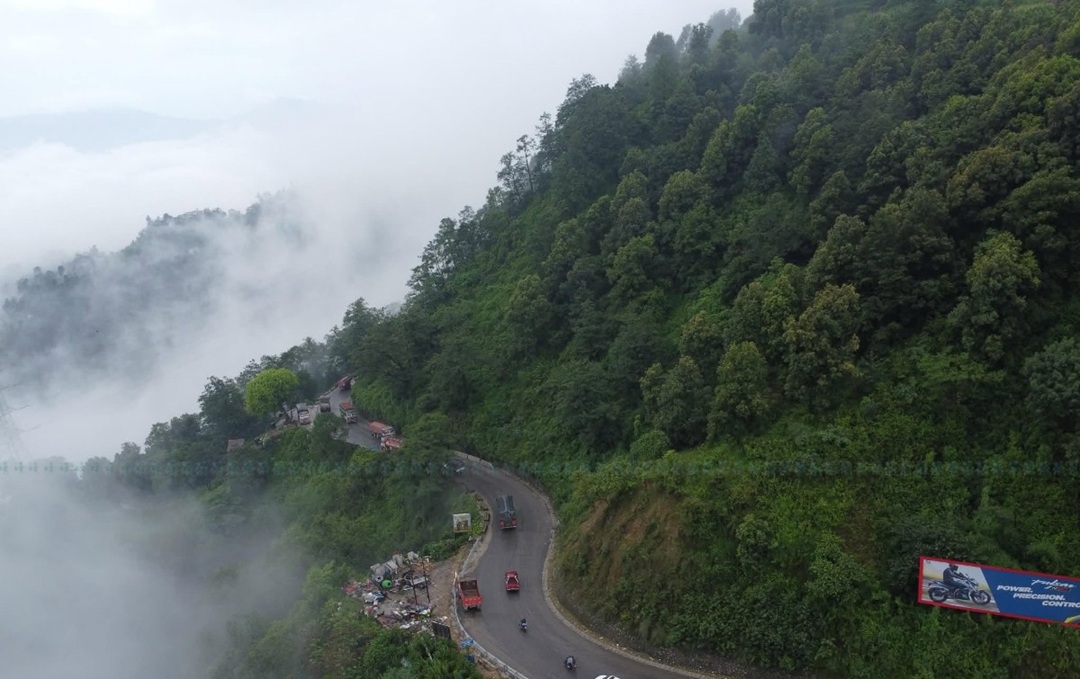 चितवन-धादिङमा रातभर सवारी रोक, पहिरोको जोखिम उच्च