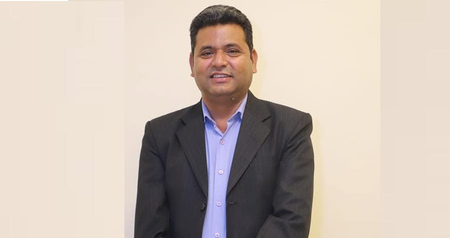 सरकारको विपद् व्यवस्थापनमाथि आचार्यको प्रश्न -‘राहतको अभावमा नागरिक भोकै, सामग्री कुहिएर गन्हाउँदैछ’