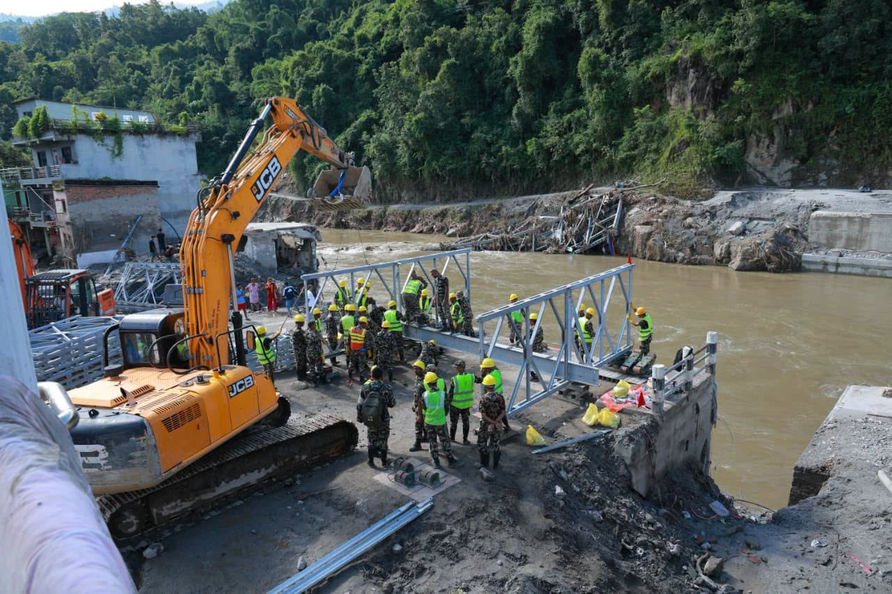 तादीखोलामा एक्रोब्रिज जडान तीब्र