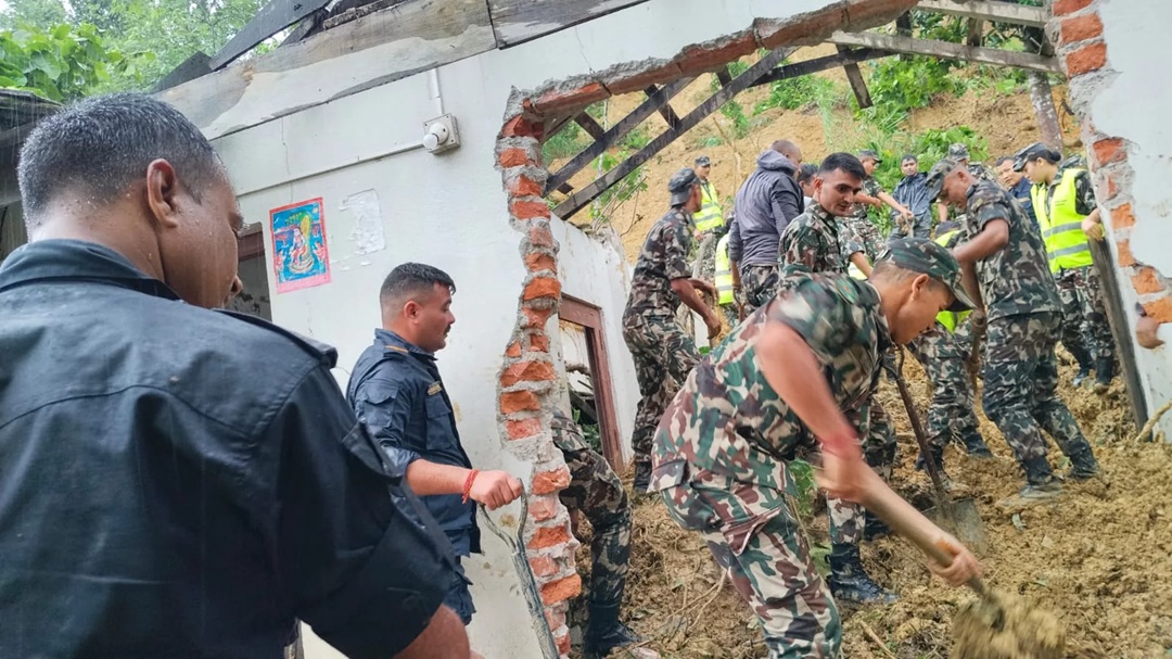 धनुषामा पहिरोले घर पुरिँदा एक महिलाको मृत्यु