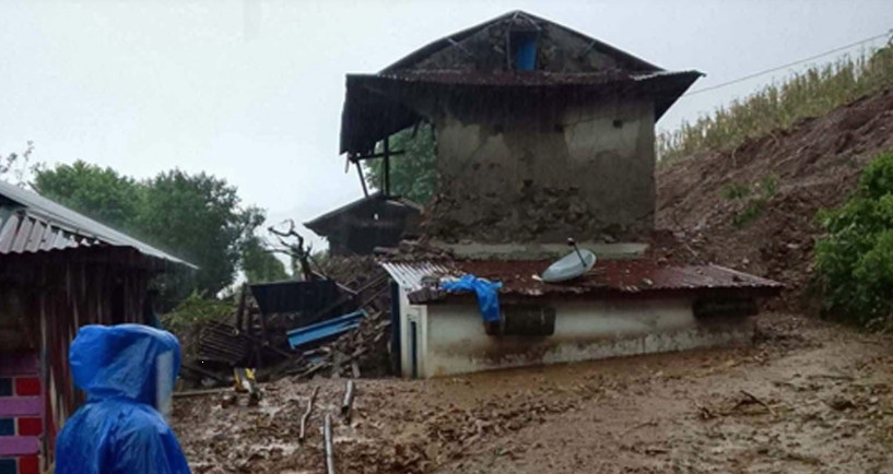पाल्पामा पहिरोको बितण्डाः दुई घर भत्किए, एक महिला बेपत्ता