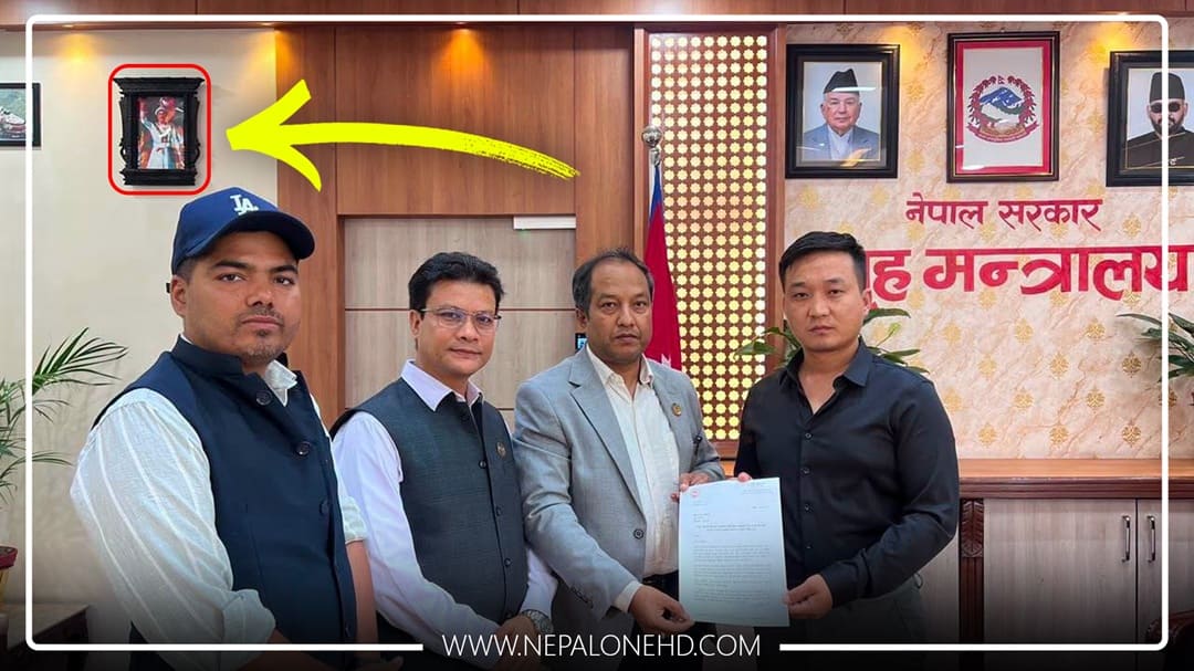 गणतन्त्रका गृहमन्त्री गुरूङको कार्यकक्षमा झुण्डियो पृथ्वीनारायण शाहकाे तस्वीर