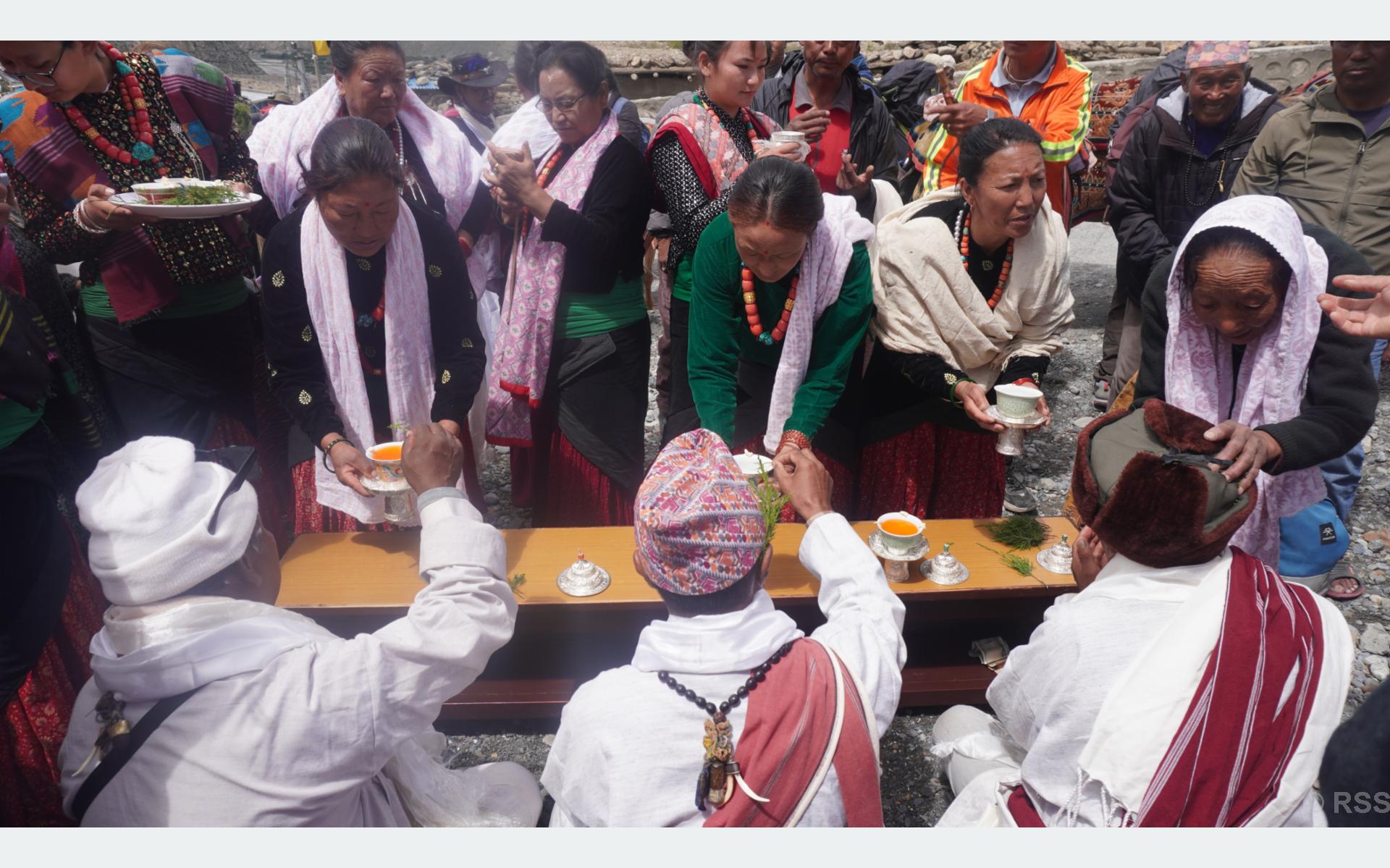 विश्व शान्ति र विपद् मुक्तिको कामना गर्दै ठिनीमा फालो पर्व, प्रकृति पूजाका लागि नमखुलेकतर्फ
