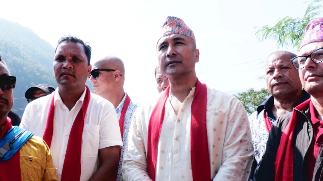 कर्मचारीतन्त्रले अड्काउँछ काम, व्यवसायीले एक महिनामै बनाए पुल