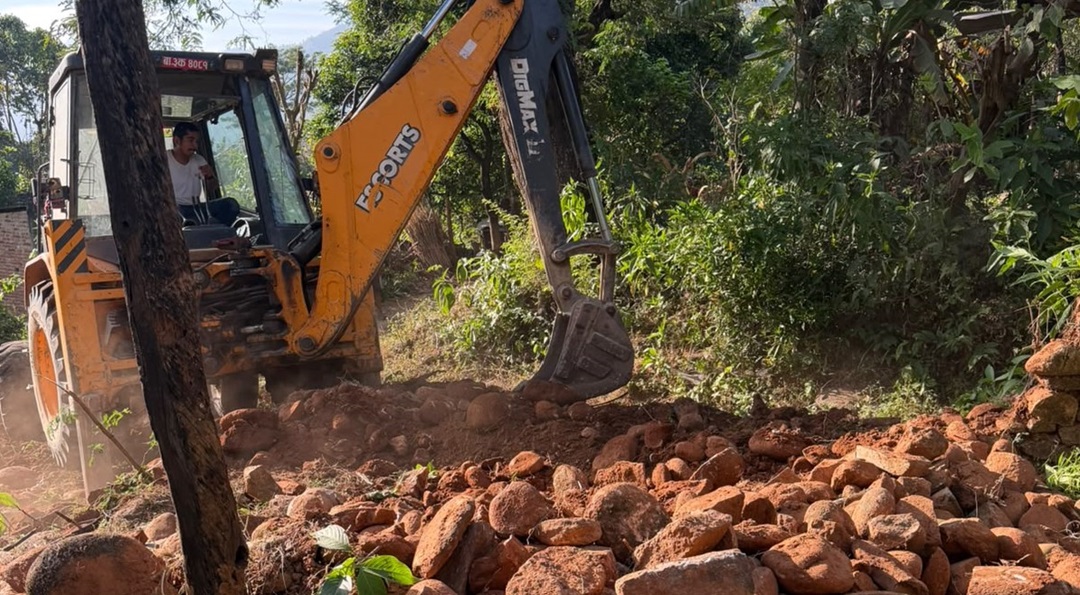 भाेटेकाेशी-त्रिशूली बाढीपीडितलाई एमालेको भोलेन्टियर्स फोर्सले बनाउँदैछ ४० घर