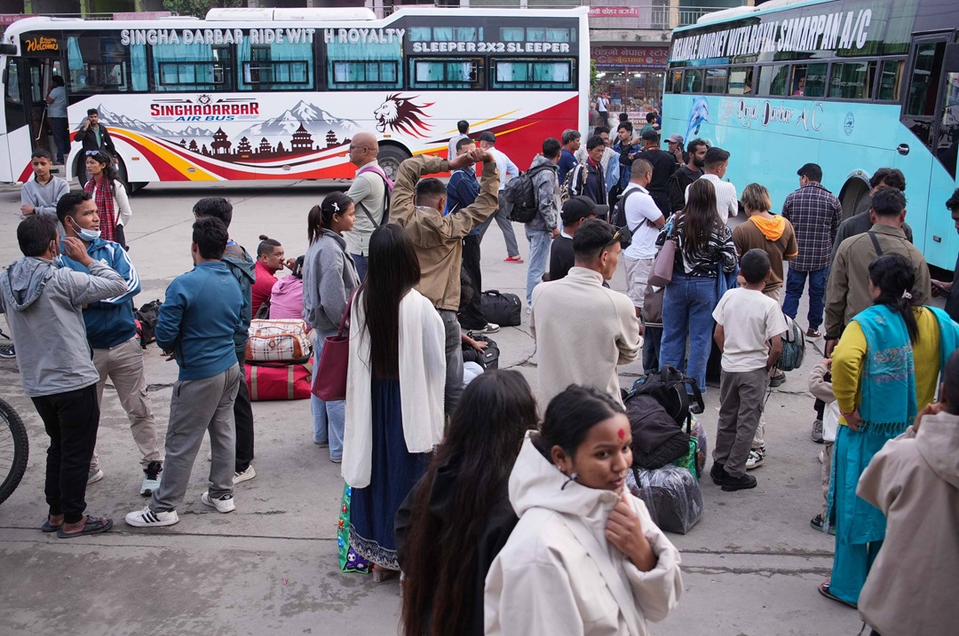 नयाँबसपार्कमा दशैंमा गाउँ फर्किनेको बढ्यो भीड [तस्वीरहरू]