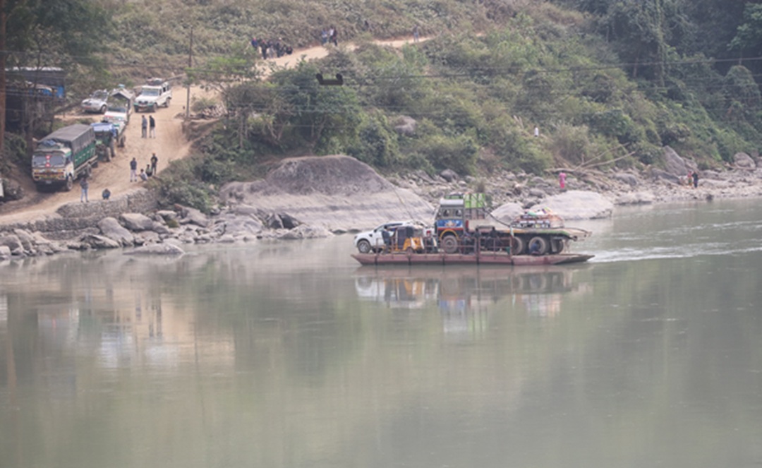 पाँच महिनापछि खुल्यो सतिघाटमा फेरी सेवा, भोजपुर-सङ्खुवासभा आवतजावत सहज