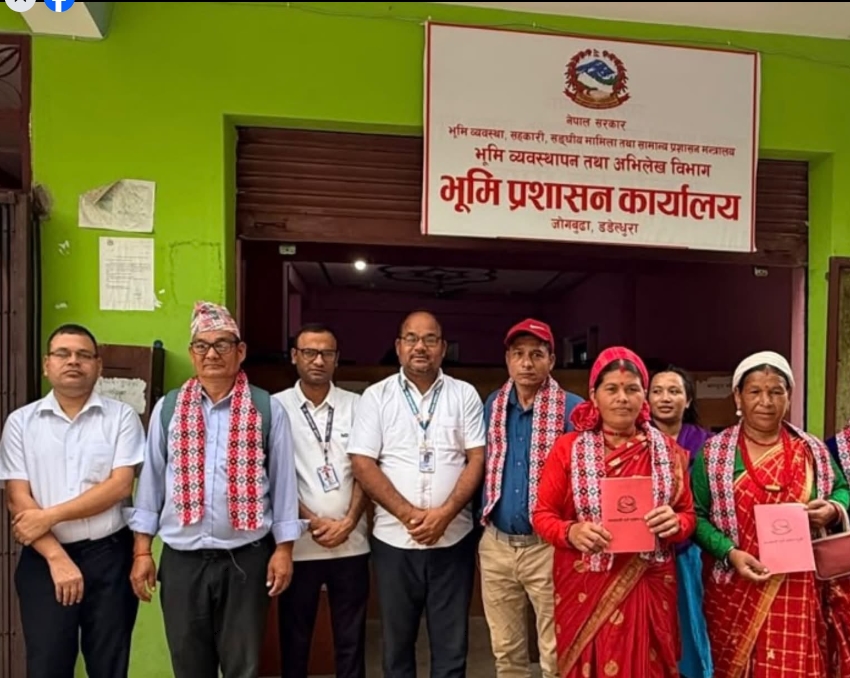 ३८ वर्षपछि डडेल्धुराको परशुरामका ५ अव्यवस्थित परिवारले पाए लालपुर्जा