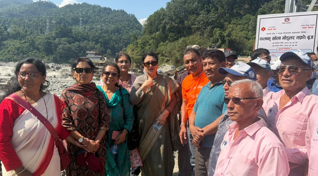 बाढी प्रभावित क्षेत्रको अवलोकन गर्न विद्यादेवी भण्डारी बेत्रावतीमा