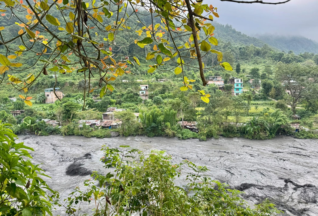 बाढीको जोखिमपछि आरुघाट बजार खाली [तस्वीरहरू]