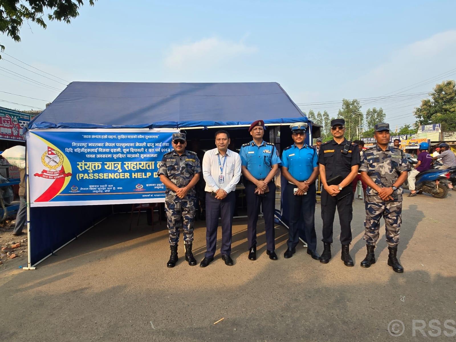 दसैँ मनाउन भारतबाट फर्किने नेपालीका लागि जमुनाहा नाकामा यात्रु सहायता कक्ष स्थापना