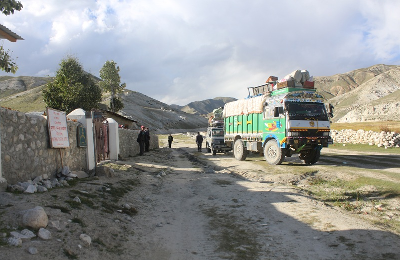 कोरला सडक अवरुद्ध हुँदा भन्सारमा १५० बढी कन्टेनर रोकिए