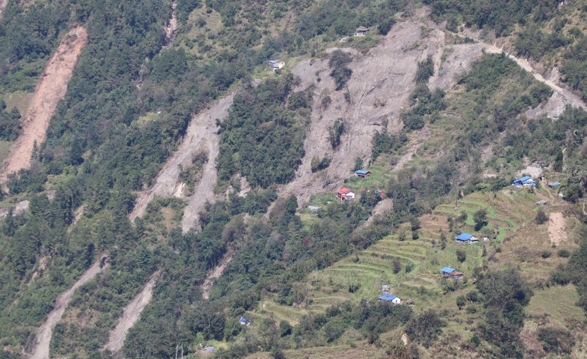शिखका पहिरो प्रभावित भन्दछन् ‘आश्रयस्थल भन्दा खाली घरमा बस्न सहज भयो’