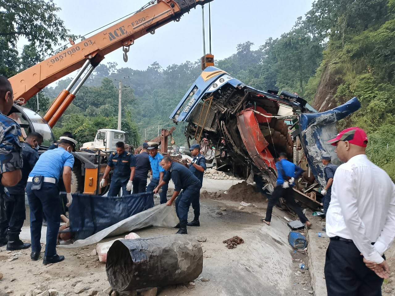 नवलपरासीमा यात्रुवाहक बस दुर्घटना, ६ जनाको मृत्यु, १० जना घाइते