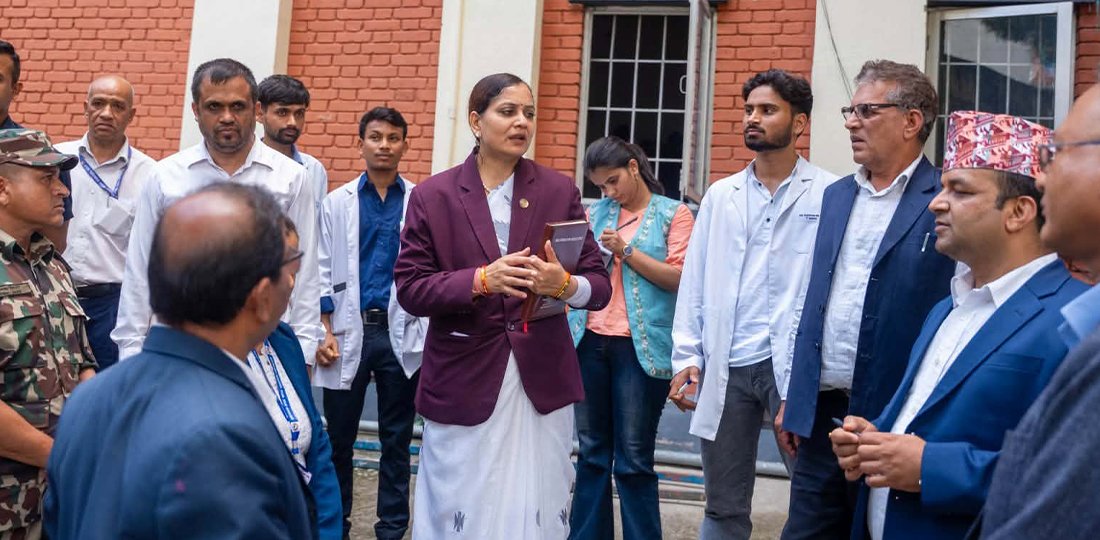 मन्त्री मेहताद्वारा निर्माणाधीन लमही ट्रमा सेन्टरको निरीक्षण