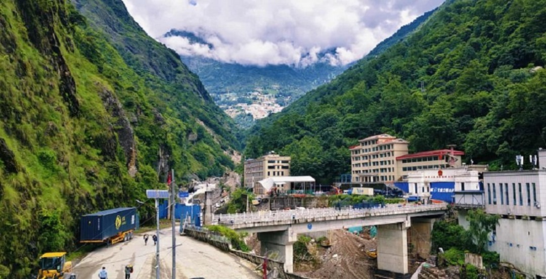 तीन दिनलाई खुल्यो तातोपानी नाका, सयौँ कन्टेनर सीमामै अलपत्र