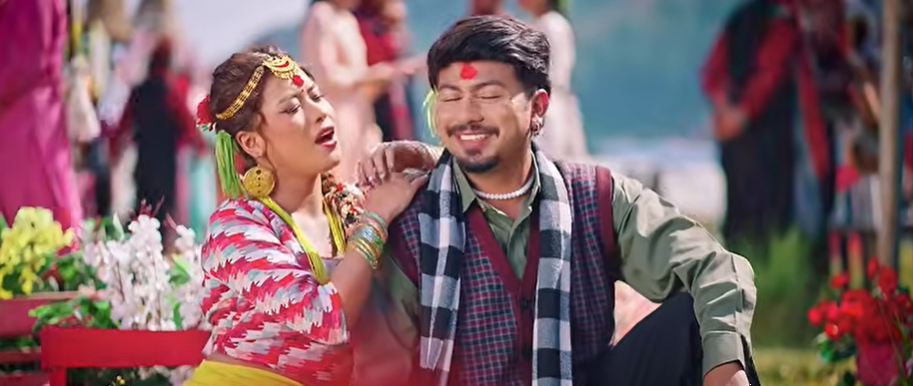 सुरेश अधिकारी र कृष्ण बीकको सहकार्यमा आयो नयाँ दशैँ गीत ‘रातो टीका जमरा’, भिडियोको चर्चा